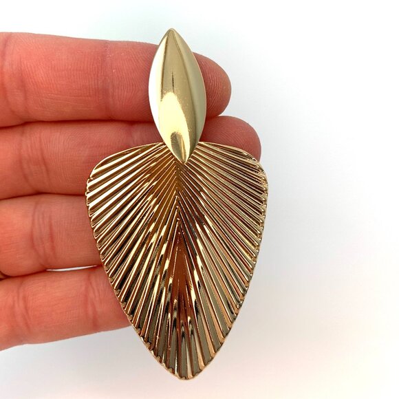 NEW~ Anthropologie Large Gold Leaf Dangle Earrings - Picture 2 of 8